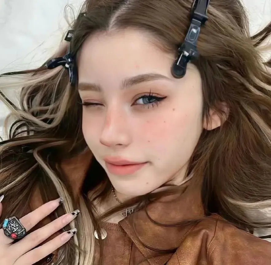 背鸭子的男孩